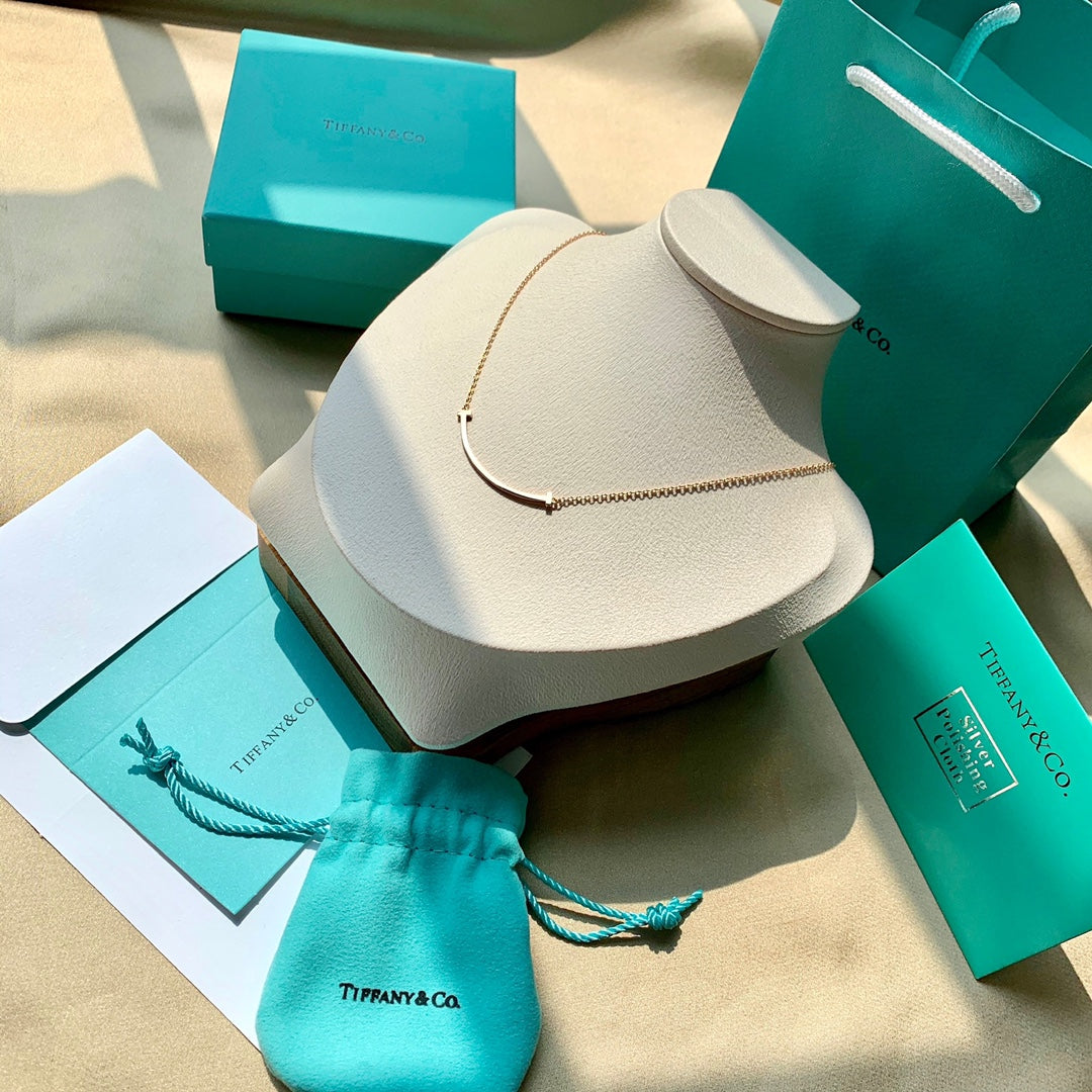 18K Tiffany Smile Pendant Necklace