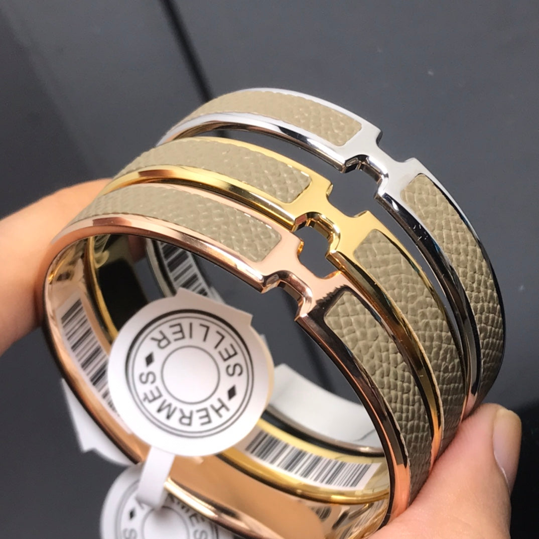 Hermes Olympe ̈¦toupe 18K Gold Bracelet