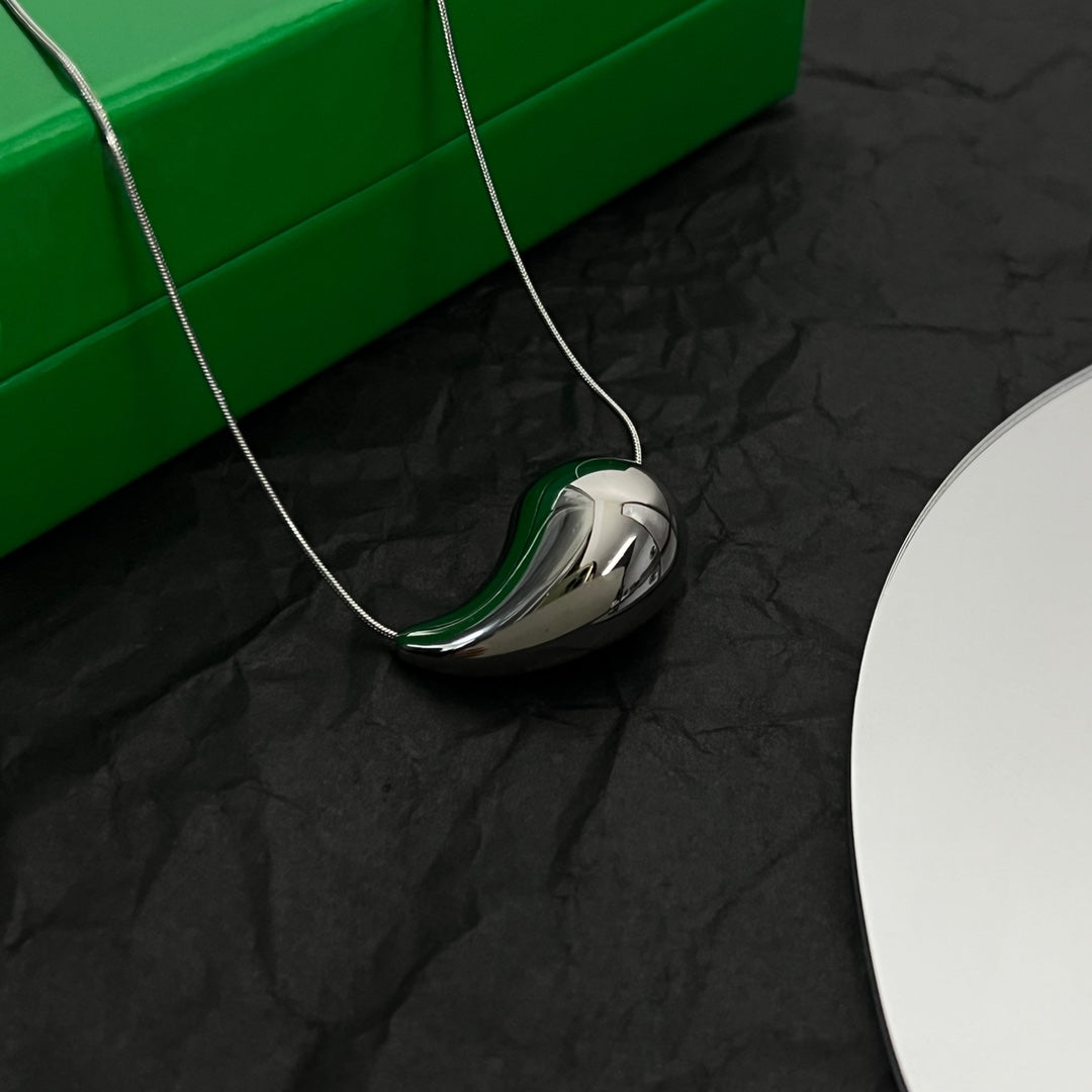 18K BVLGARI Drop Pendant Necklace
