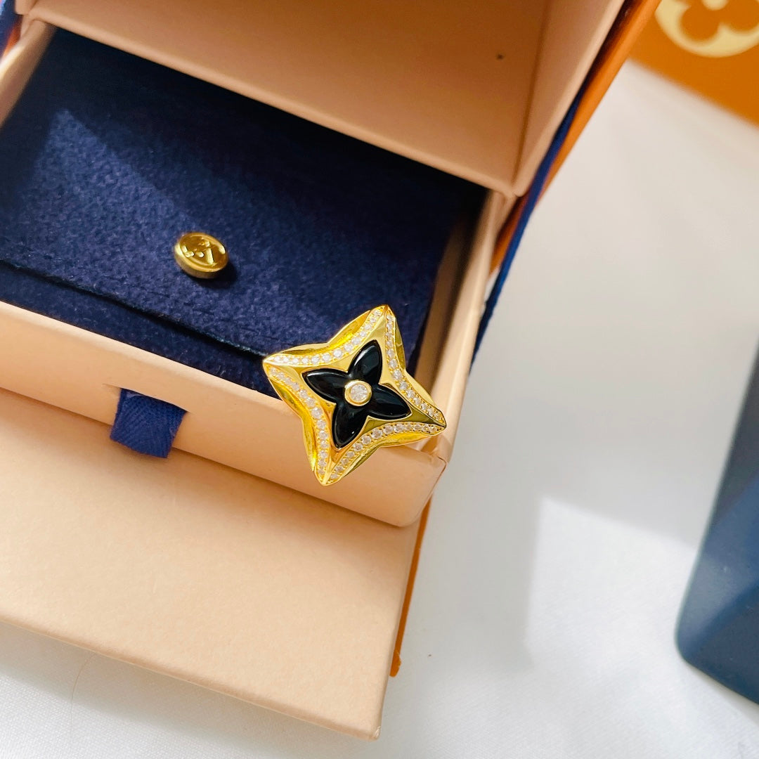 Louis Vuitton Ever Blossom 18K Gold Ring