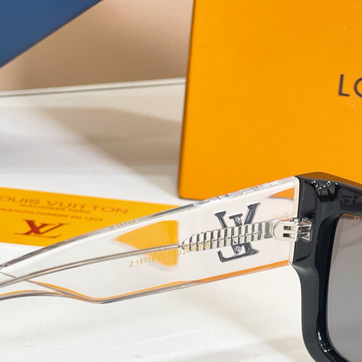 Louis Vuitton Sunglasses-Z1579E
